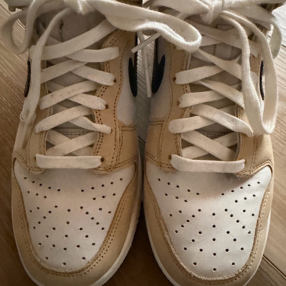 Nike women’s high top dunks, size 8. Pale yellow and navy. EUC - Picture 6 of 12